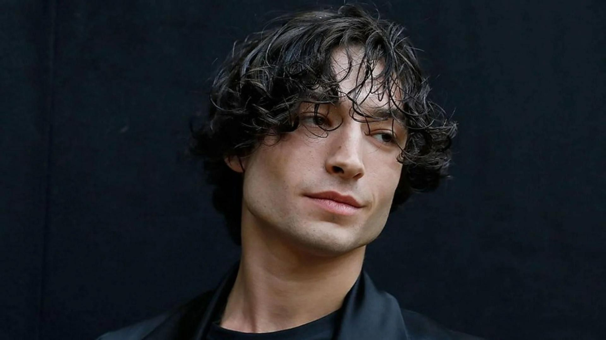 Ezra Miller é acusado por furto à casa nos Estados Unidos