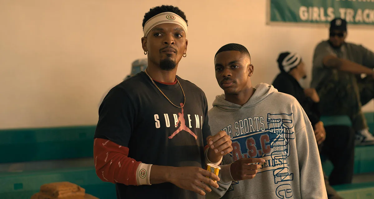 Vince Staples e Myles Bullock em Homens Brancos Não Sabem Enterrar (2023)